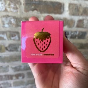 JSC Velour Lip Scrub in Strawberry Gum